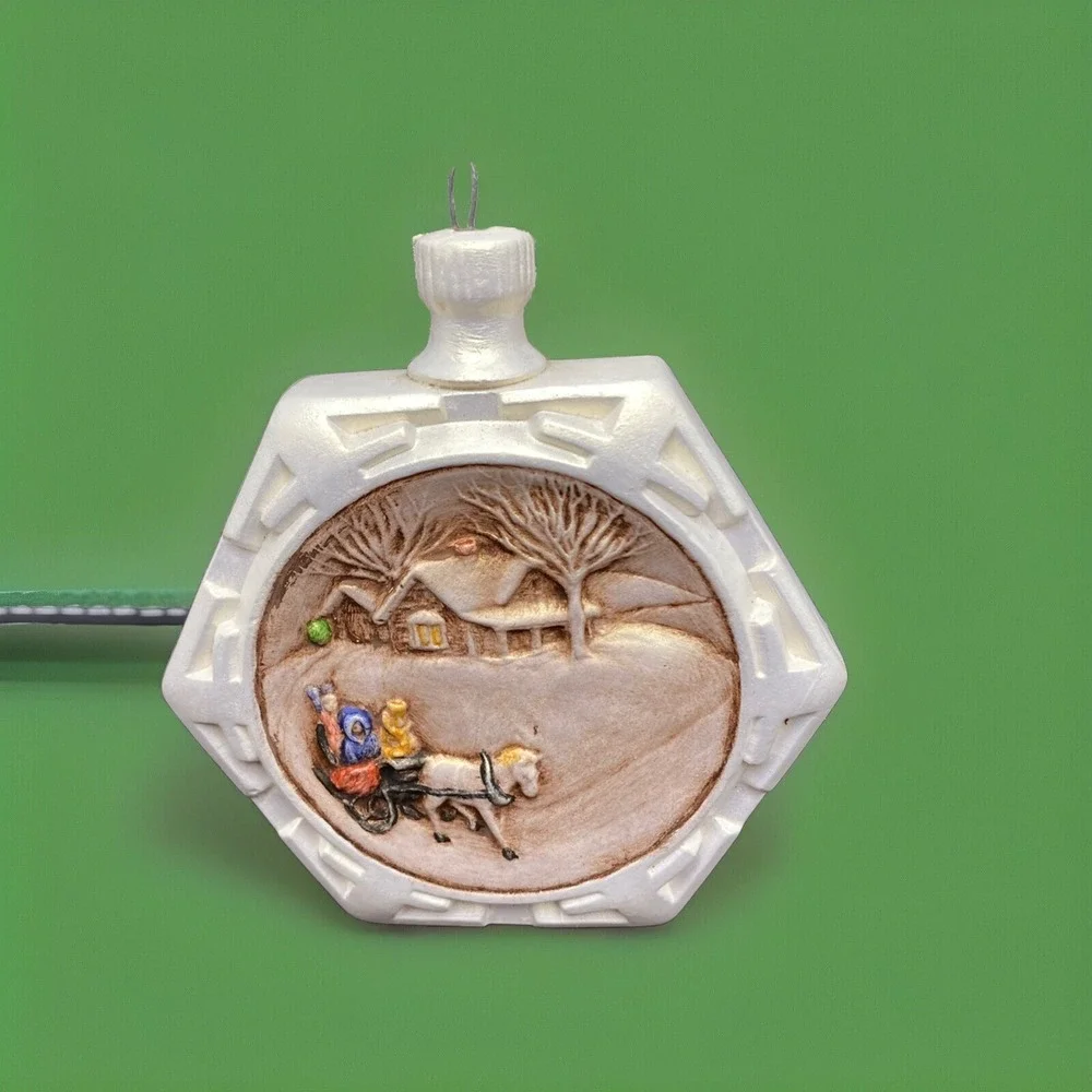 Vintage 70's Duncan Horse Carriage Barn Christmas‎ Diorama Ornament